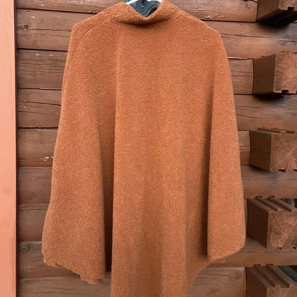 APT.9 Poncho‎